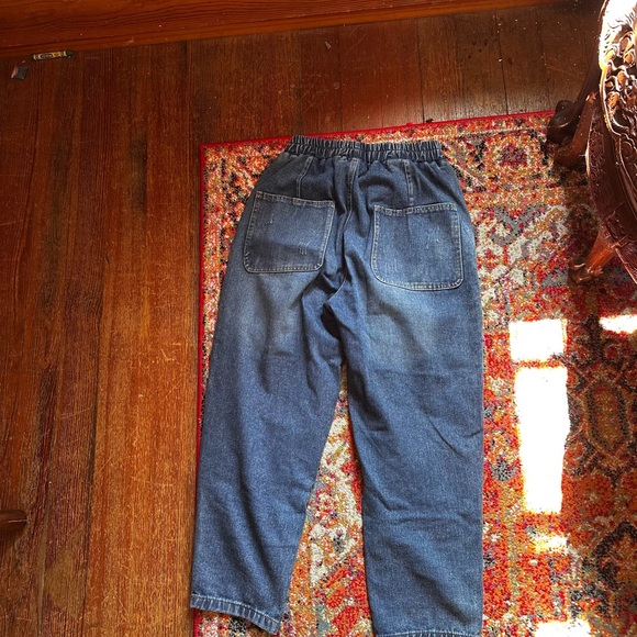 Women’s Barrel Style Blue Jeans - Picture 2 of 3